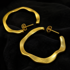 Wavy Medium Hoop Earrings - Brass - close-up detail - Tarashya Jewels