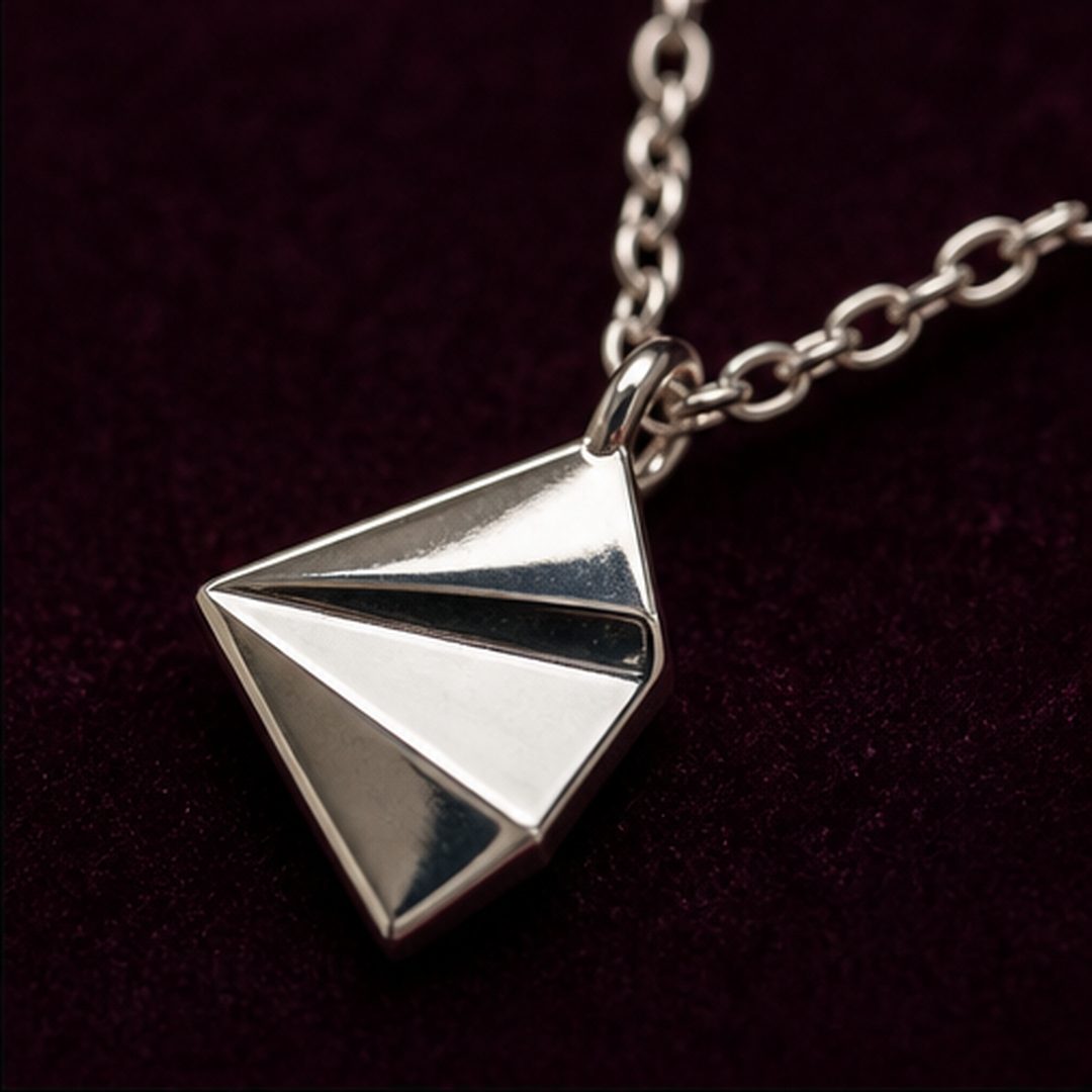 Dainty Kite Necklace - 925 Sterling Silver - close-up detail - Tarashya Jewels
